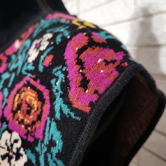 Romeo & Juliet Couture sz L boho colorful floral sweater - Picture 7 of 12
